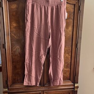 Old Navy Women's Cropped Pants in Mauve